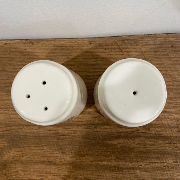 Earthenware Salt & Pepper Shaker Set Christmas SNP Chicago - Picture 5 of 5